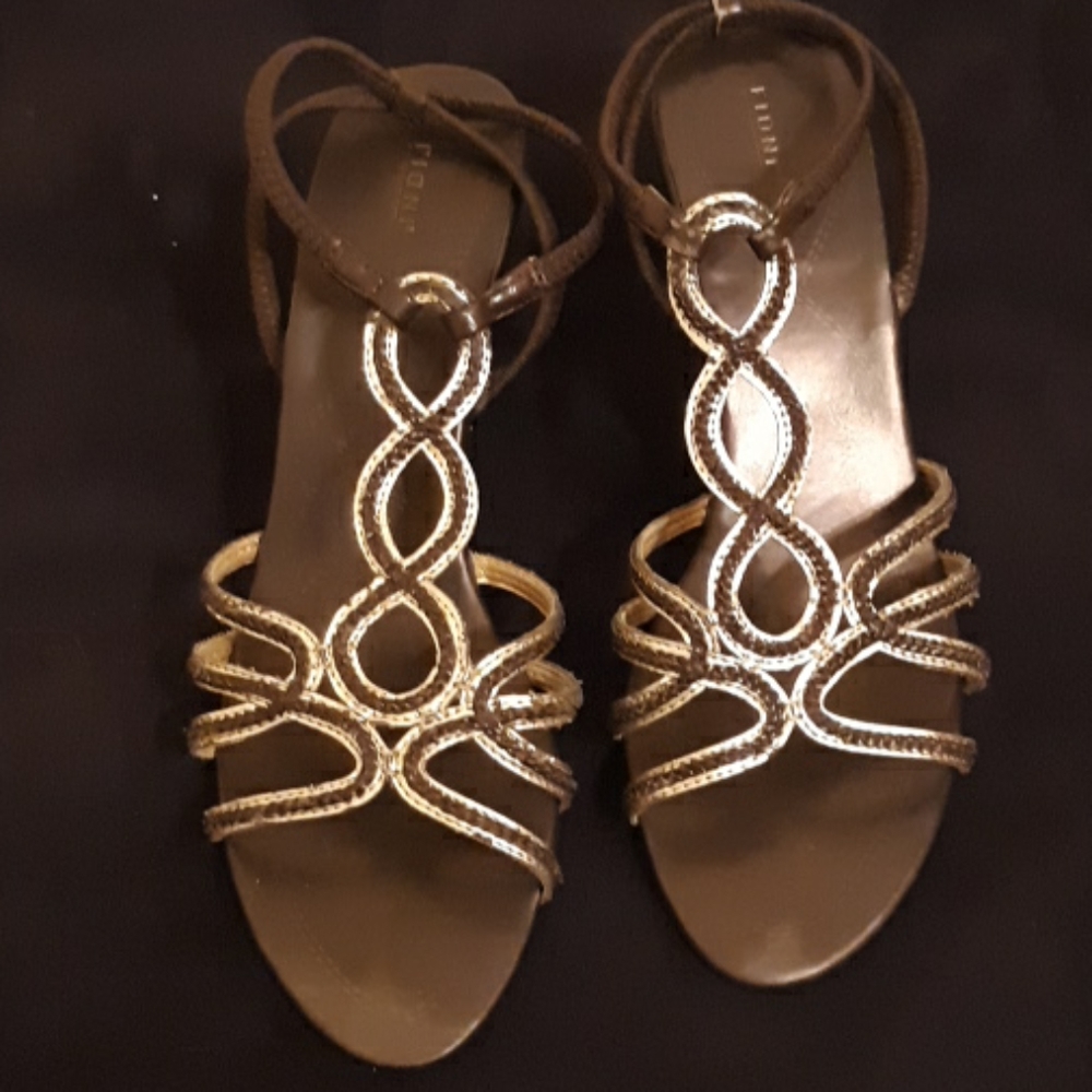 Used, gorgeous design with 3 inch heel.